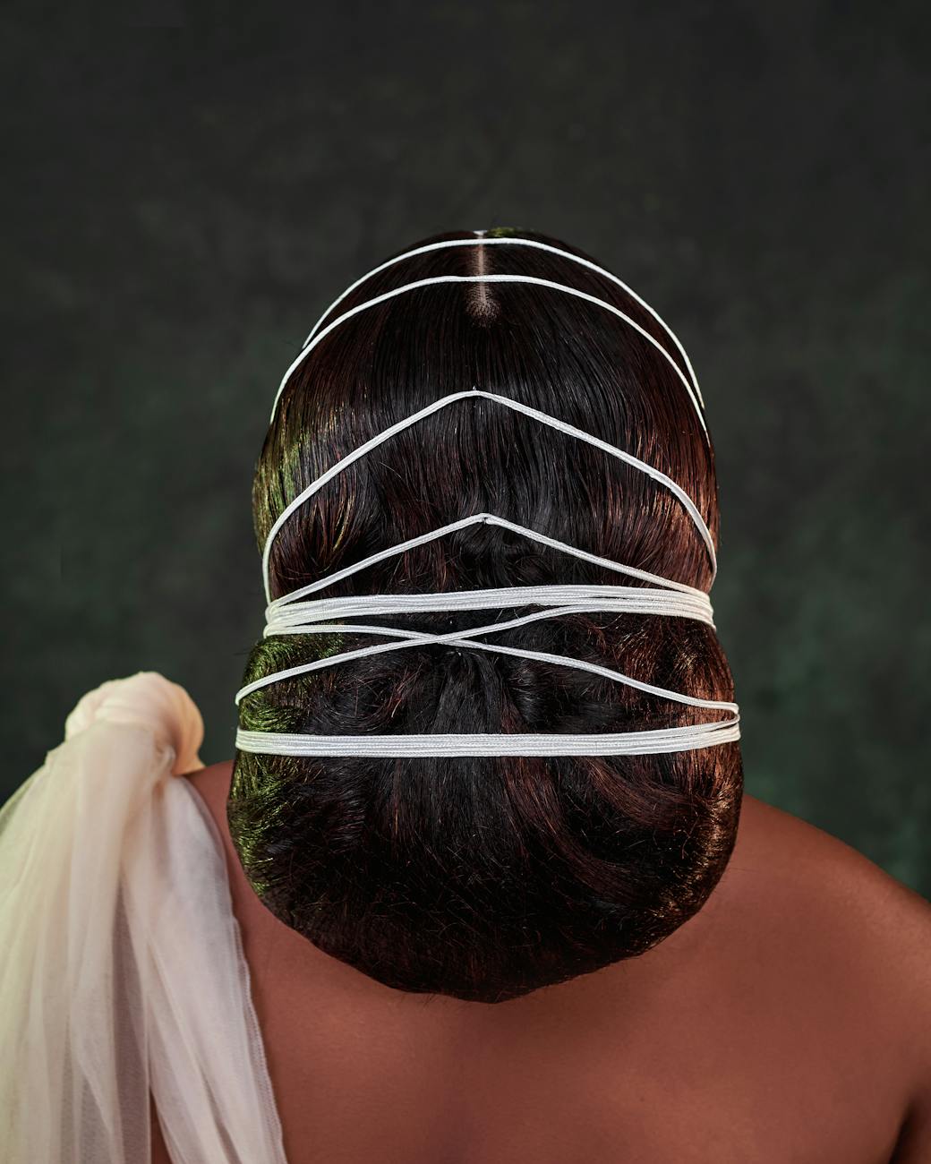 Elegante Hochsteckfrisur mit dekorativem Detail